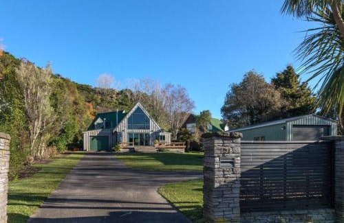 Lake Tarawera House | Lakeview Chalet Lake Tarawera