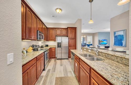 Florida Central Atlantic Coast Apartment | Lakeview Condo Directly Next To Pool Near WDW