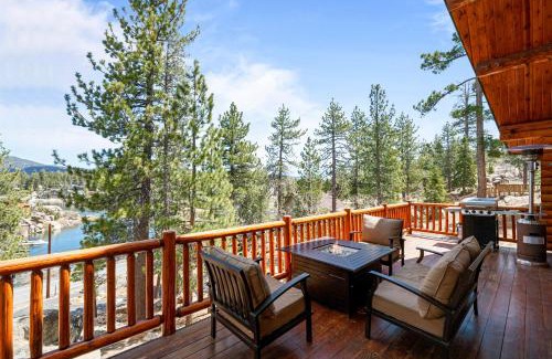 Boulder Bay House | Lakeview Lodge - Across the street from the lake and Boulder Bay Park!
