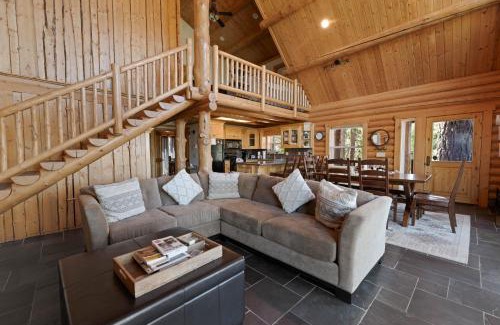 Boulder Bay House | Lakeview Lodge - Across the street from the lake and Boulder Bay Park!