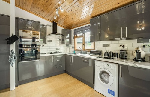 Tewitfield Cottage | Lakeview Lodge