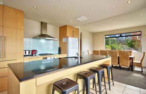 Queenstown Apartment | Lakeview Lodge Two with Stunning Views