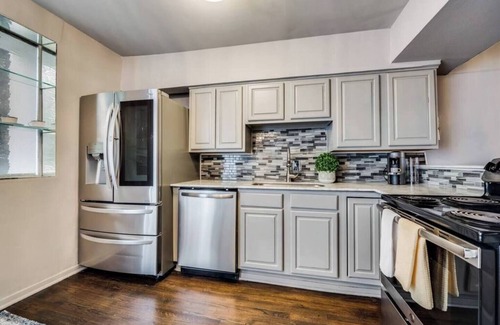 Old East Dallas Condo | Lakewood loft with serene pool views, luxury interiors, and prime Dallas location.