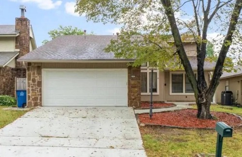 South Tulsa House | Lakewood Ocean Skies