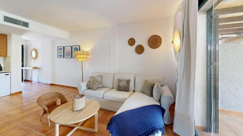 El Perello House | Lamb's Ears