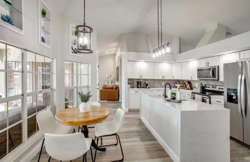 Fort Myers Shores House | Lanai Lounging and Dockside Fun Fort Myers Escape