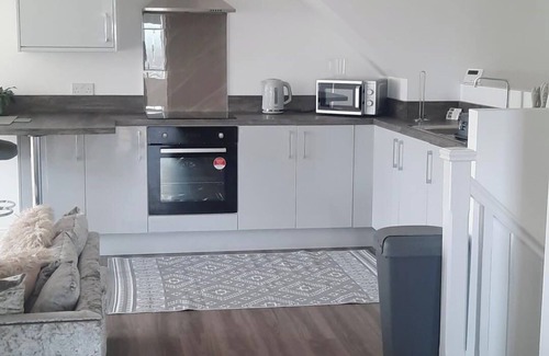 Larkhall Apartment | Lanarkshire Apartment- Views- Sleeps 4- Balcony