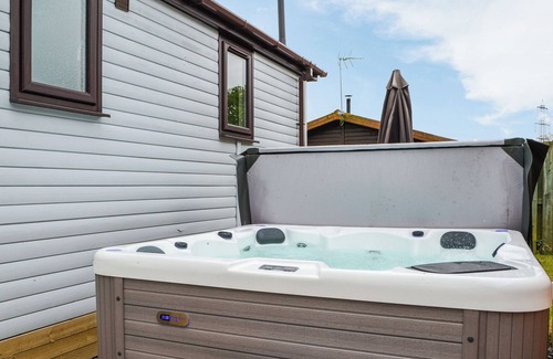 Wilberfoss Cottage | Lanburnum Lodge - UK47076