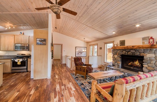 Brockway House | Landfall on the N. Shore by Tahoe Getaways- Fenced Yard, Walk to Lake