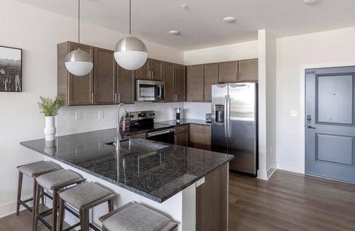 Madison Apartment | Landing | Amazing 1BD, Clubhouse, Gym