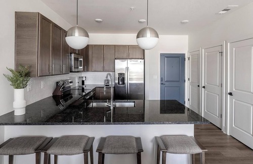 Madison Apartment | Landing | Amazing 1BD, Clubhouse, Gym