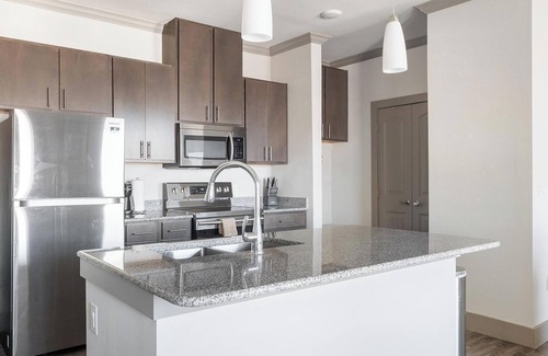 Manor Apartment | Landing | Amazing 1BD, Courtyard, Clubhouse