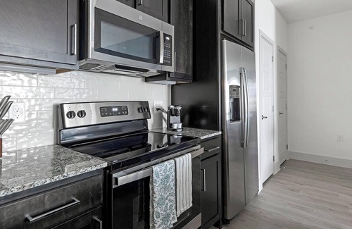 Austin Apartment | Landing | Amazing 1BD, Gym, Pool