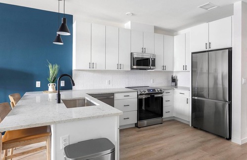 Civic Center Apartment | Landing | Amazing 1BD, Gym, Rooftop Lounge