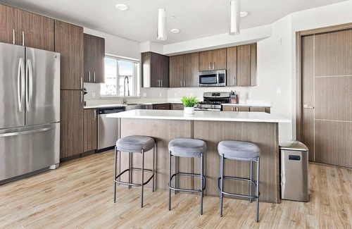 Hayden Island Apartment | Landing | Amazing 2BD, Courtyard, Clubhouse