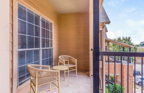 Southbelt/Ellington Apartment | Landing | Amazing 2BD, Game Room, Pool