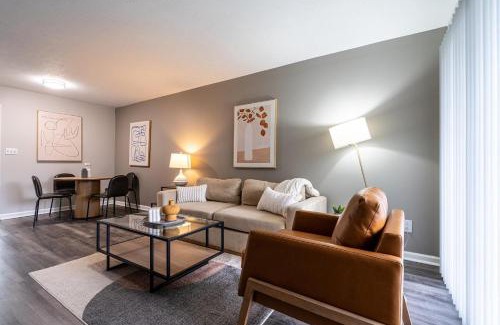 Indianapolis Apartment | Landing Apartments - Castleton