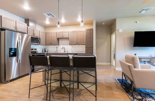 North Natomas Apartment | Landing at Alira Luxury Apartments - 2 Bedrooms in Natomas Crossing