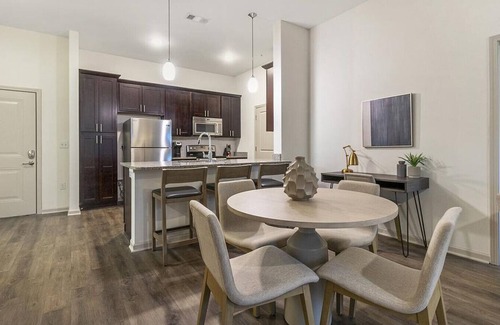 Seven Springs Apartment | Landing at Avalon at Seven Springs Apartments - 2 Bedrooms in Seven Springs