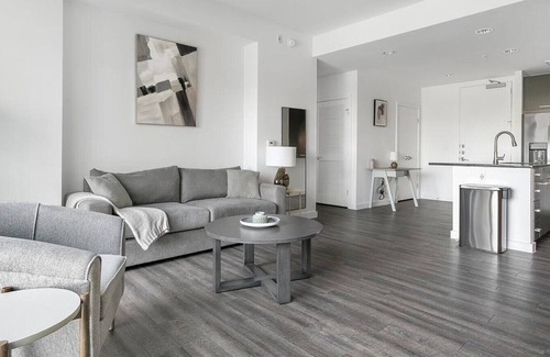 Greenway Plaza-Upper Kirby Apartment | Landing at Avenue Grove - 2 Bedrooms in Downtown West