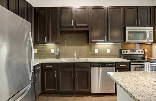 Memorial Apartment | Landing at District at Memorial Apartments - 2 Bedrooms in Memorial City