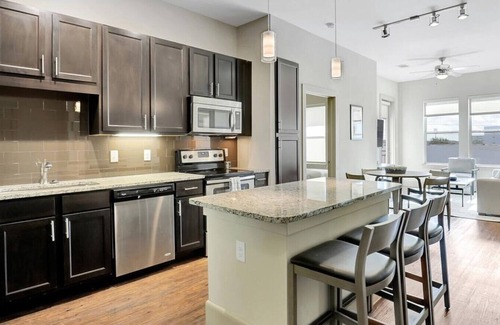 Memorial Apartment | Landing at District at Memorial Apartments - 2 Bedrooms in Memorial City