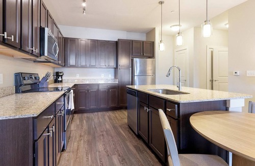 Gruene Apartment | Landing at Lakeview Villas - 1 Bedroom in New B.