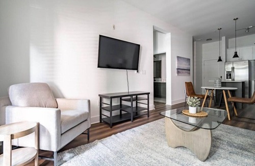 Cary Apartment | Landing at Lofts at Weston Lakeside - 1 Bedroom in Cary