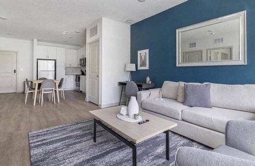 Jacksonville Apartment | Landing at Palmhouse - 1 Bedroom in Rolling Hills