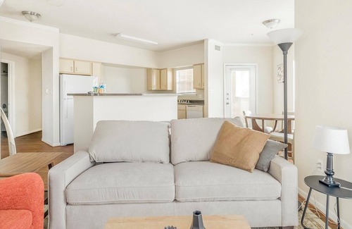 Southbelt/Ellington Apartment | Landing at Settlers Ranch - 2 Bedrooms in South.