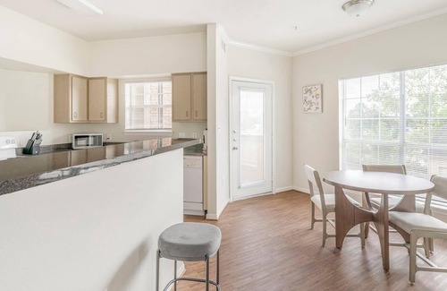 Southbelt/Ellington Apartment | Landing at Settlers Ranch - 2 Bedrooms in South.