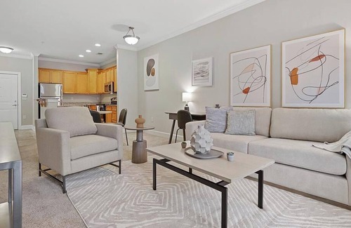 Greensboro Apartment | Landing at The Plantation at Pleasant Ridge - 3 Bedrooms in Downtown Greensboro