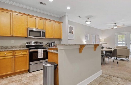 Greensboro Apartment | Landing at The Plantation at Pleasant Ridge - 3 Bedrooms in Downtown Greensboro