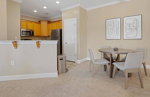 Greensboro Apartment | Landing at The Plantation at Pleasant Ridge - 2 Bedrooms in Downtown Greensboro