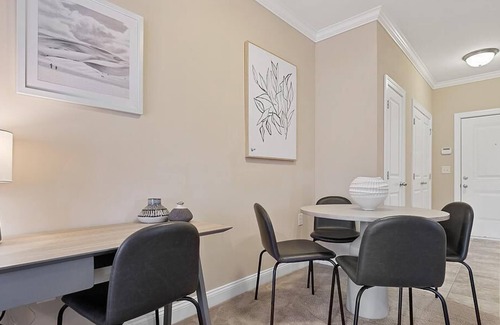 Greensboro Apartment | Landing at The Plantation at Pleasant Ridge - 2 Bedrooms in Downtown Greensboro