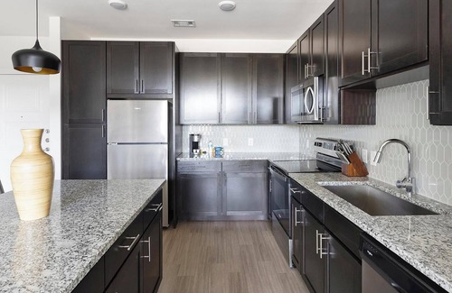 Fort Worth Apartment | Landing | Beautiful 1BD, Clubhouse, Courtyard