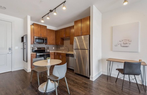 Houston Apartment | Landing | Beautiful 1BD, Pool, Clubhouse