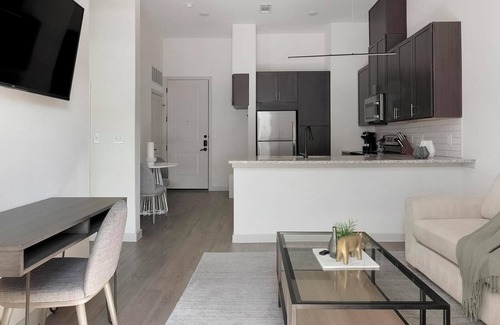 Dallas Apartment | Landing | Beautiful 1BD, Pool, Clubhouse