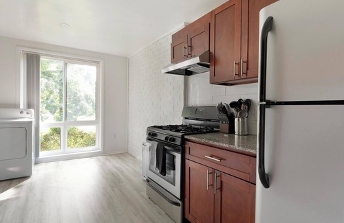 Greenbelt Apartment | Landing | Beautiful 1BD, Gym, Pool
