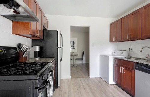 Greenbelt Apartment | Landing | Beautiful 1BD, Gym, Pool