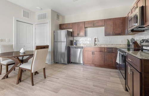 Lockhart Apartment | Landing | Beautiful 1BD, Clubhouse, Gym