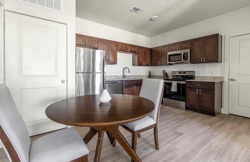 Lockhart Apartment | Landing | Beautiful 1BD, Clubhouse, Gym