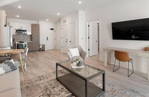 Richmond Apartment | Landing | Beautiful 1BD, Rooftop Lounge, Game Room