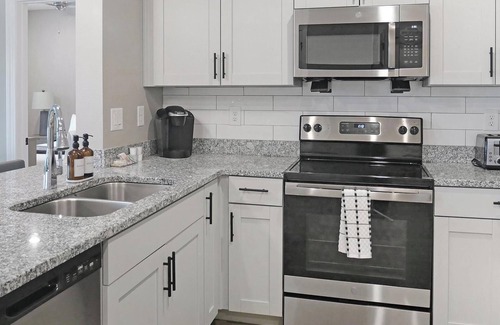 Fort Myers Apartment | Landing | Beautiful 2BD, Gym, Yoga Studio