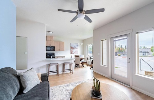 Molalla Apartment | Landing | Beautiful 2BD, Pool, Gym