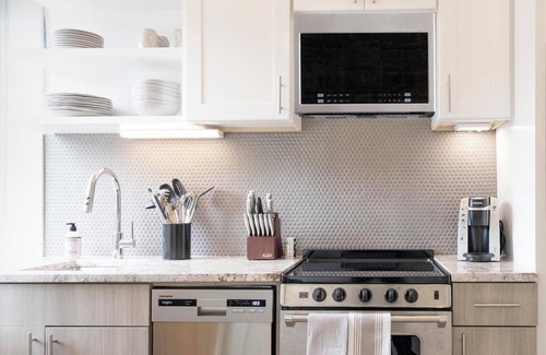 Candler Apartment | Landing | Beautiful 2BD, Clubhouse, Pool