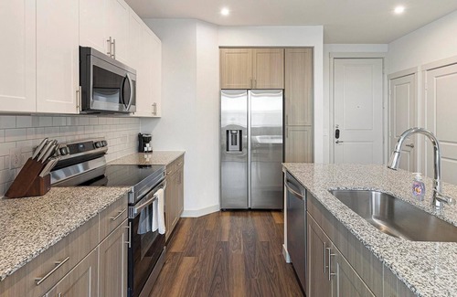 Fate Apartment | Landing | Chic 1BD, Clubhouse, Pool