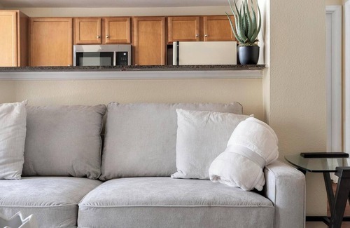 Sweetbriar Apartment | Landing | Chic 1BD, Clubhouse, Courtyard