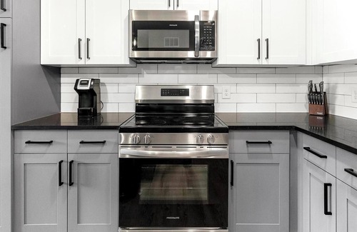 Northside Apartment | Landing | Chic 1BD, Gym, Pool