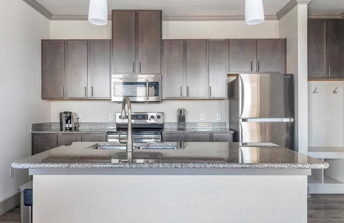 Manor Apartment | Landing | Chic 1BD, Gym, Courtyard